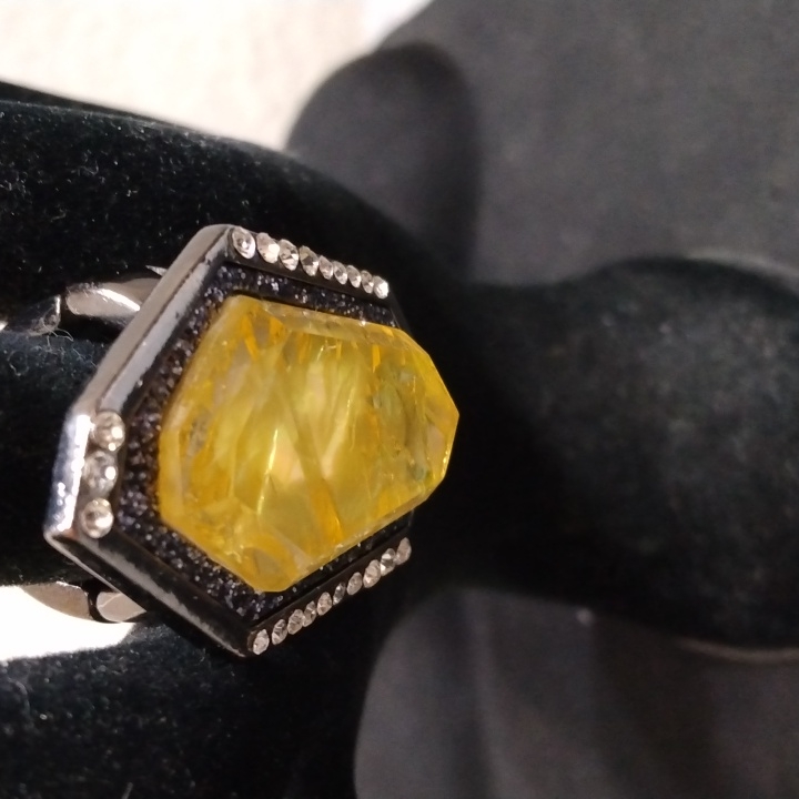 Huge Stretchable Ring